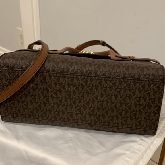 Michael Kors Bag Carmen Satchel - Picture 8 of 17